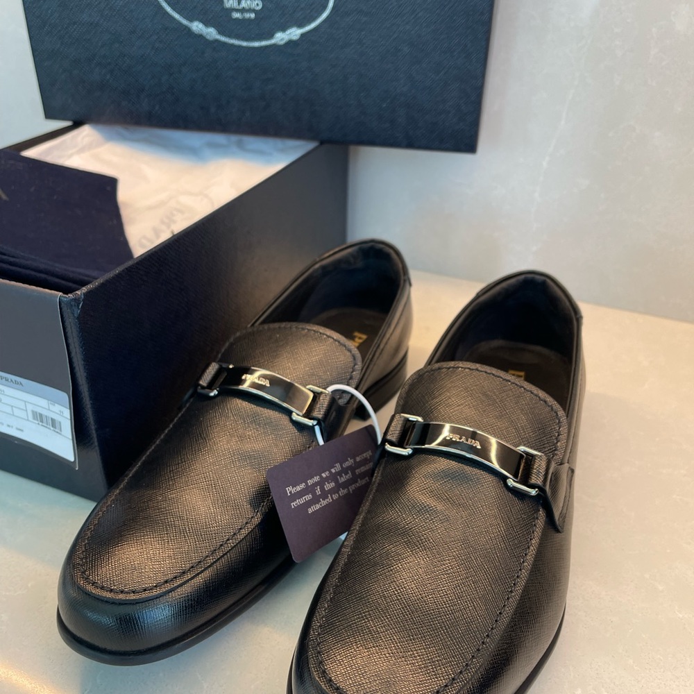 NEW - NEVER WORN - Saffiano leather loafers